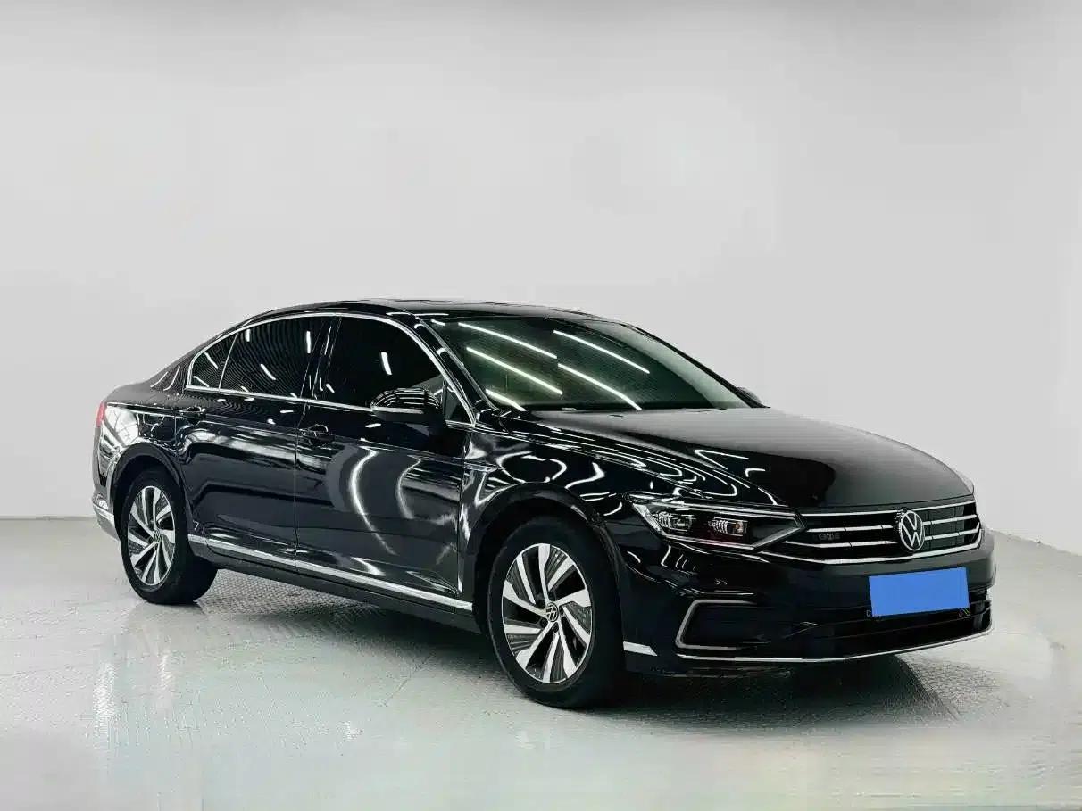 2022 Volkswagen Passat PHEV GTE Luxury Edition — миниатюра 3