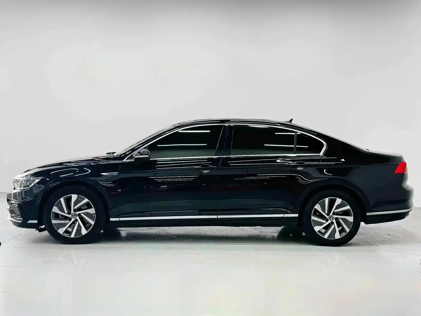 2022 Volkswagen Passat PHEV GTE Luxury Edition — миниатюра 6