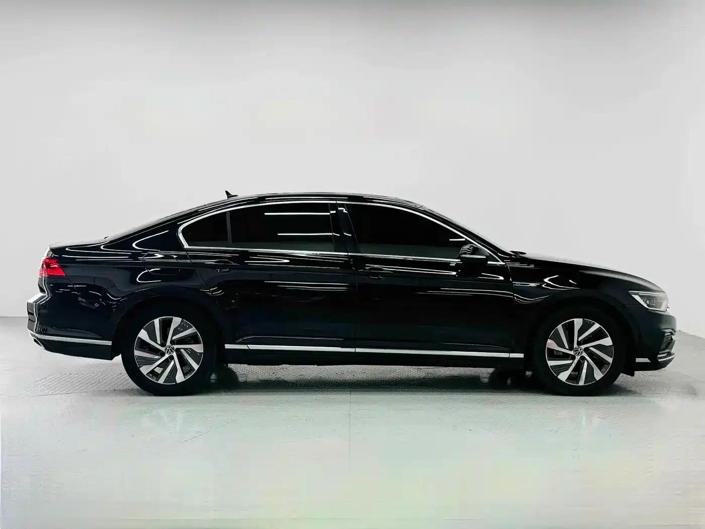 2022 Volkswagen Passat PHEV GTE Luxury Edition — миниатюра 7