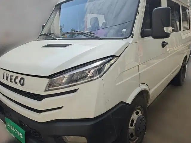 Iveco Daily 2023 2.5T A35M1 Short Wheelbase Mid-Height Dual-Tire Manual Door 5-9 Seater