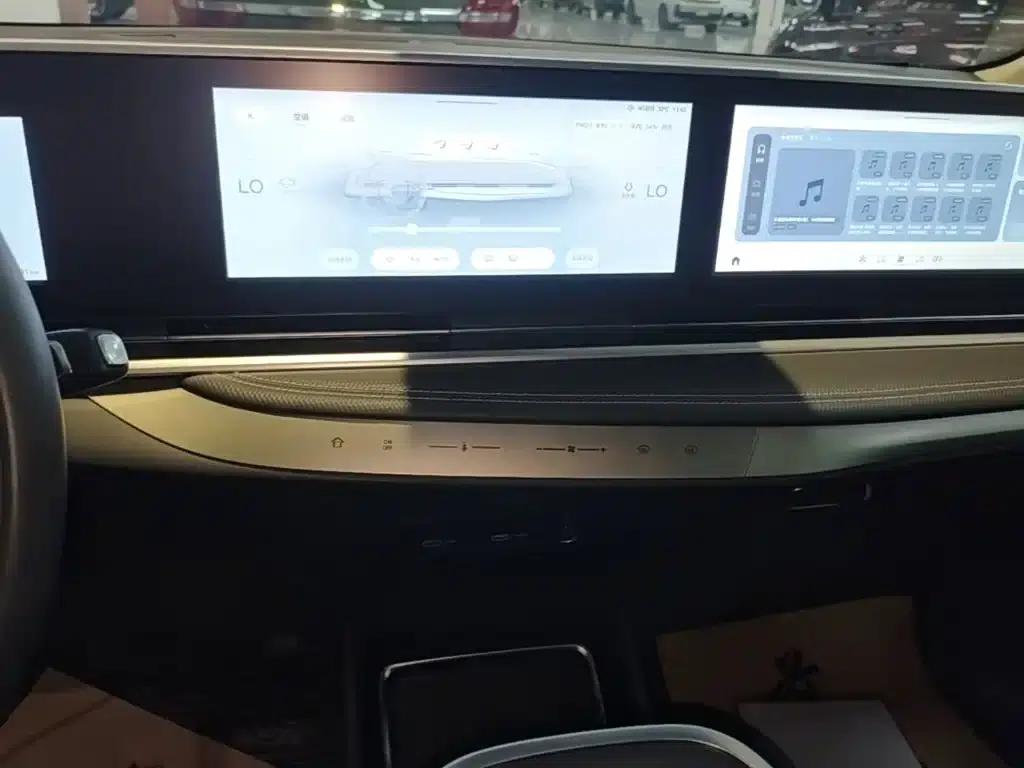 Maxus G90 2022 2.0T Starry Sky 7-Seater Edition — миниатюра 13