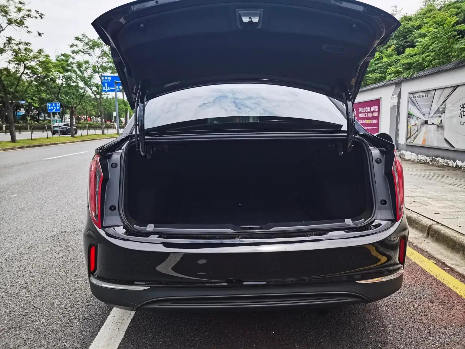 Hongqi E-QM5 2022 Model, 431km Charging Range Enjoy Edition, 5 Seats — миниатюра 17