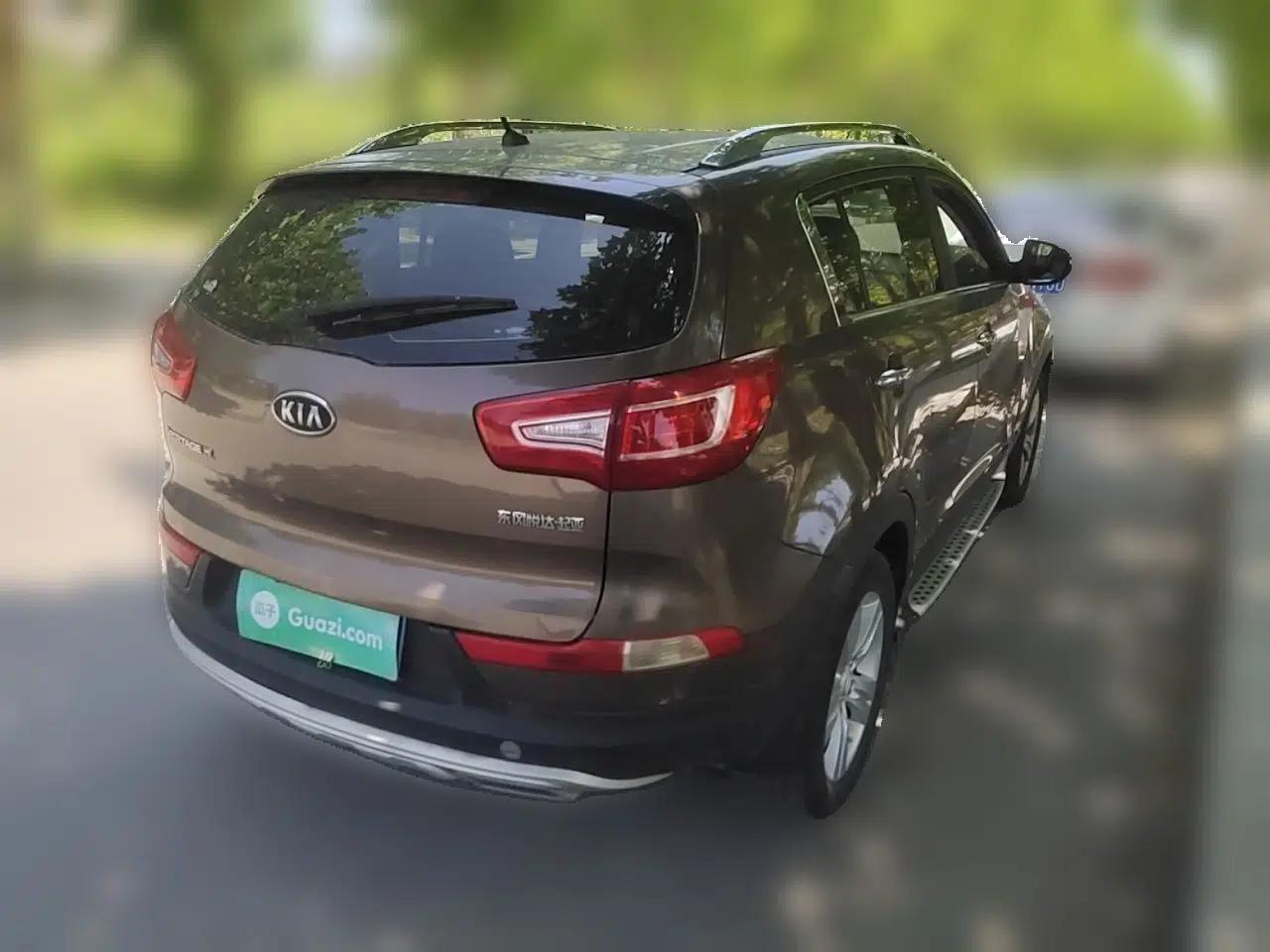Kia Sportage R 2012 2.0L Automatic Two-Wheel Drive GLS — миниатюра 6