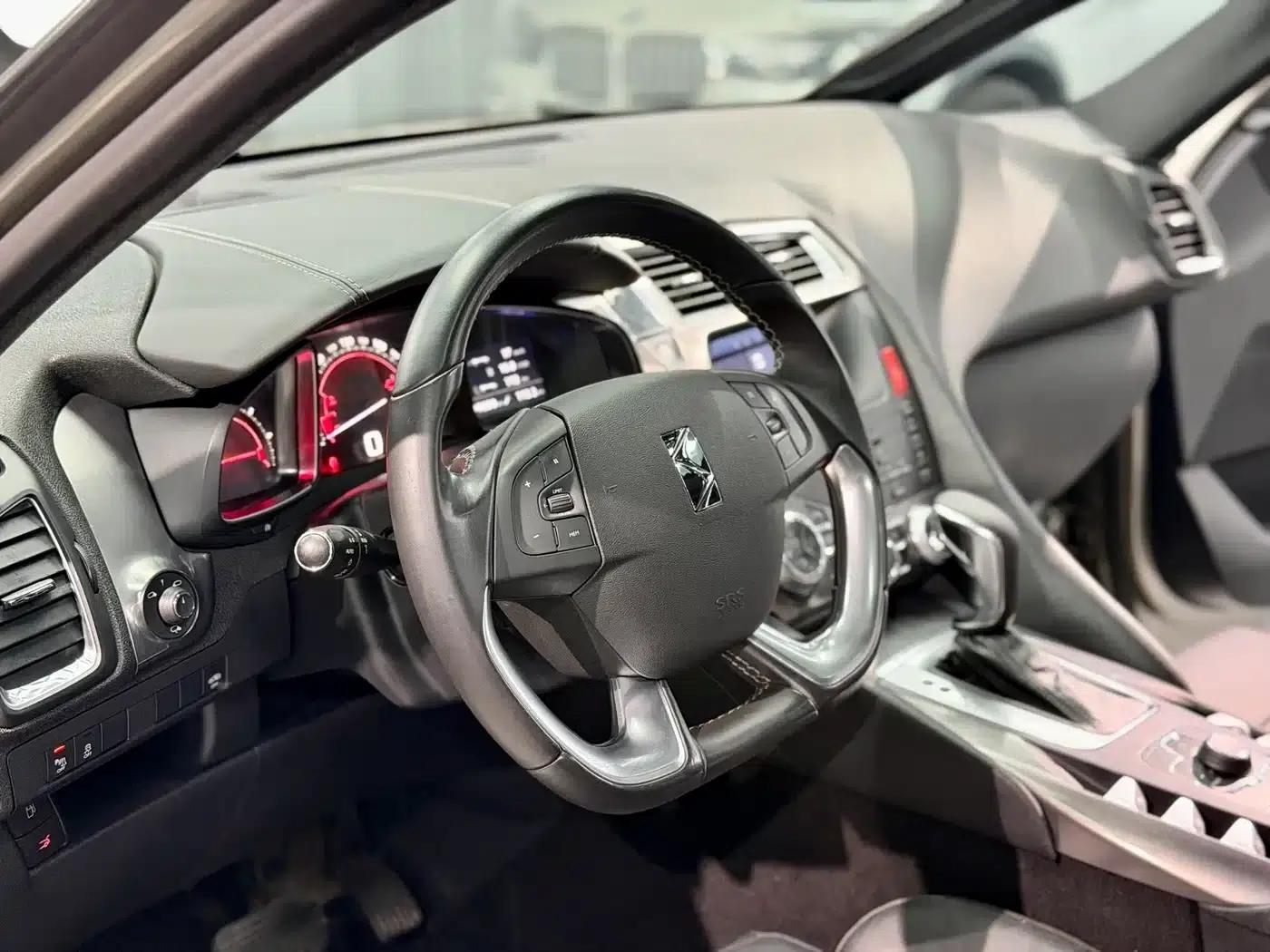 DS 5 Imported 2012 Model 1.6T Premium Edition — миниатюра 9