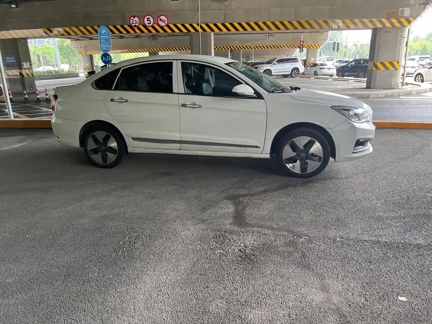 Dongfeng Fengshen E70 2022 500 Super Enjoy Edition — миниатюра 11