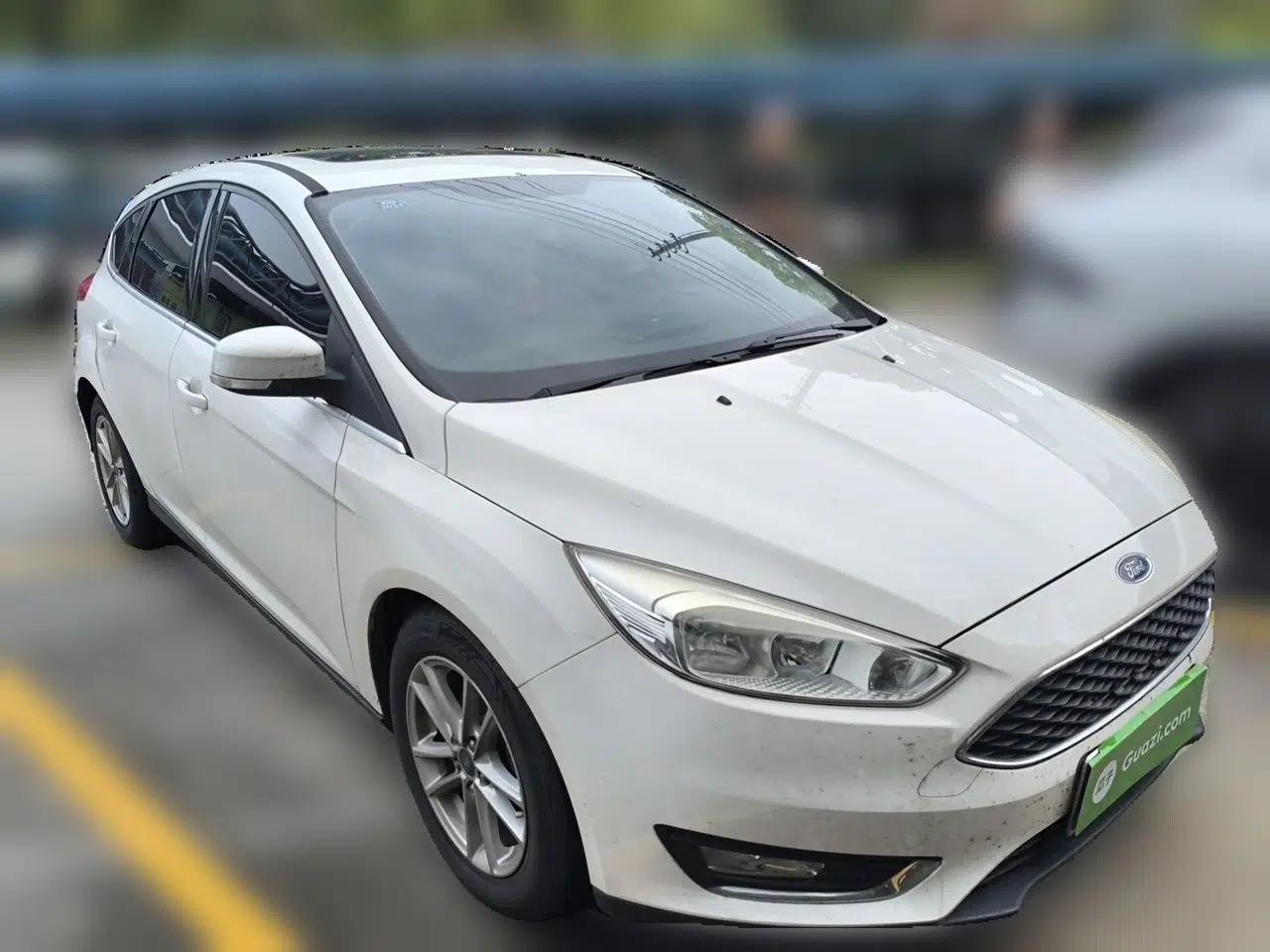 Ford Focus 2015 Hatchback EcoBoost 180 Automatic Elite Model — миниатюра 3