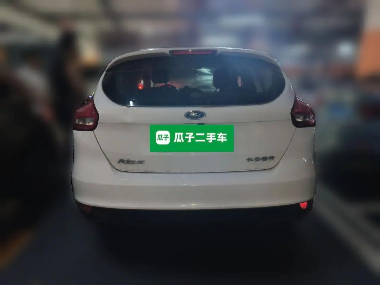 Ford Focus 2017 Hatchback 1.6L Manual Comfort Plus SmartDrive Edition — миниатюра 3