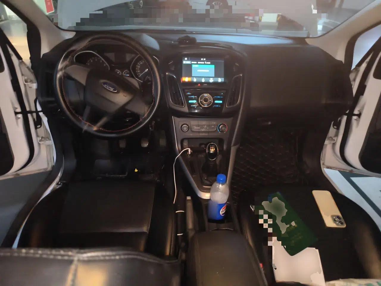 Ford Focus 2017 Hatchback 1.6L Manual Comfort Plus SmartDrive Edition — миниатюра 6