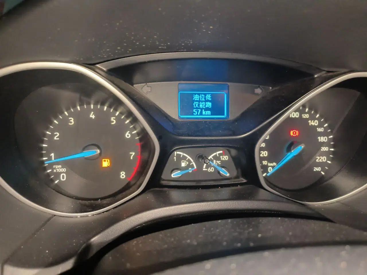 Ford Focus 2017 Hatchback 1.6L Manual Comfort Plus SmartDrive Edition — миниатюра 8