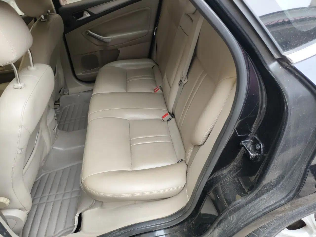 Ford Mondeo 2011 2.3L Fashion Edition — миниатюра 17