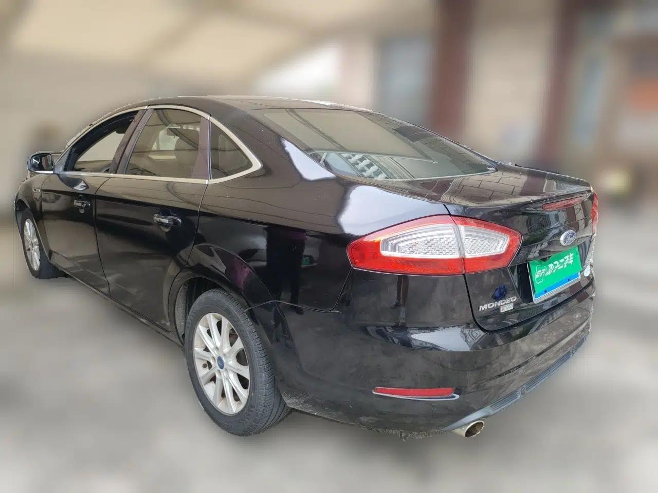 Ford Mondeo 2011 2.3L Fashion Edition — миниатюра 4