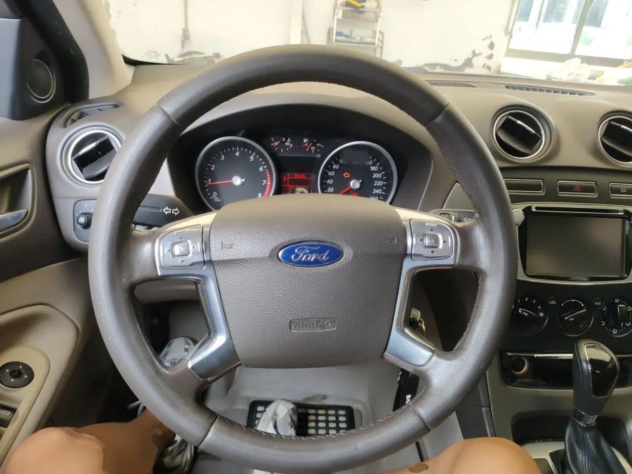 Ford Mondeo 2011 2.3L Fashion Edition — миниатюра 10