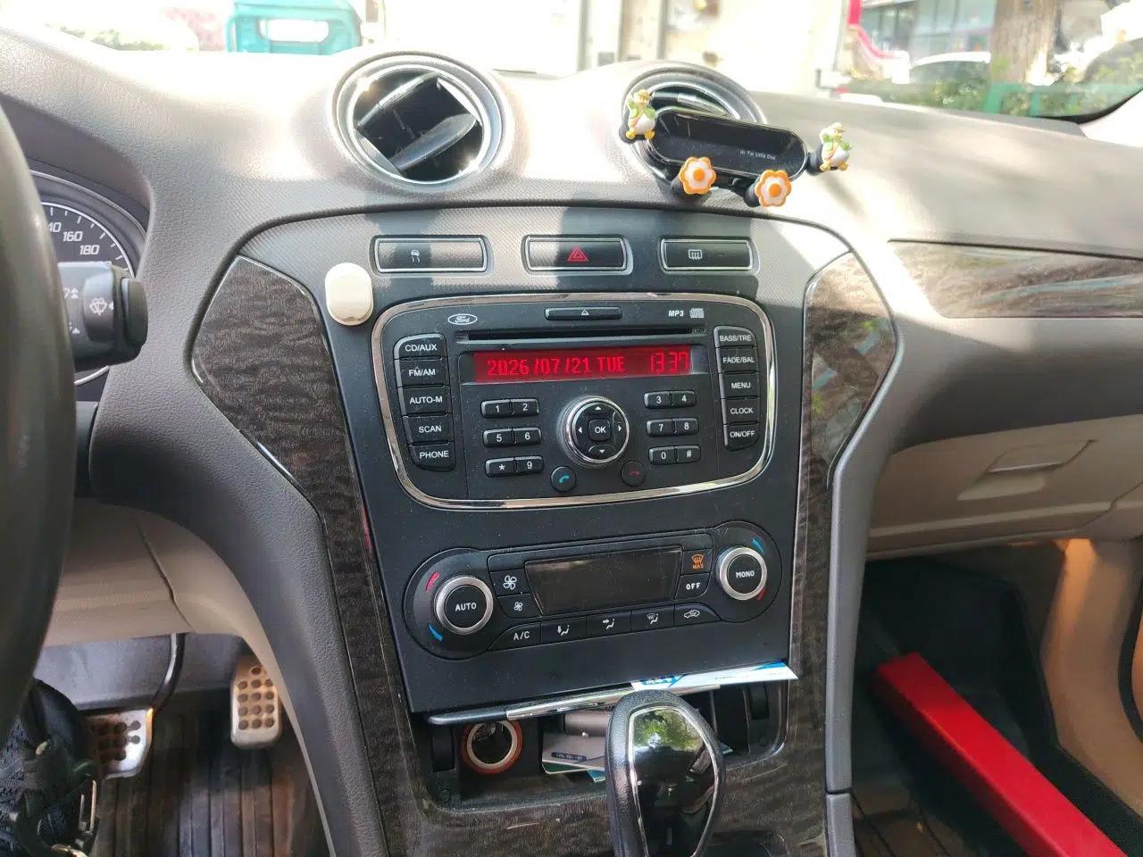 Ford Mondeo 2011 2.0L GTDi 200 Fashion Edition — миниатюра 13