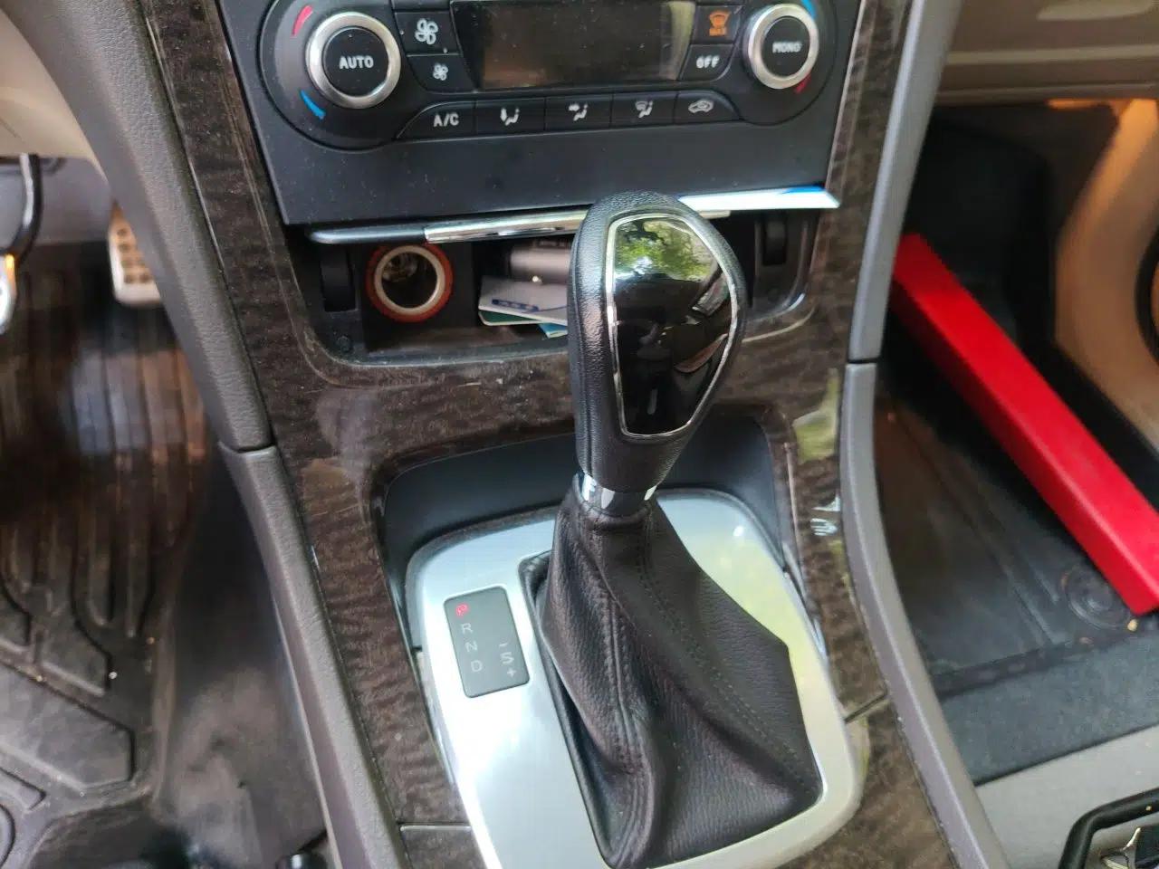 Ford Mondeo 2011 2.0L GTDi 200 Fashion Edition — миниатюра 14