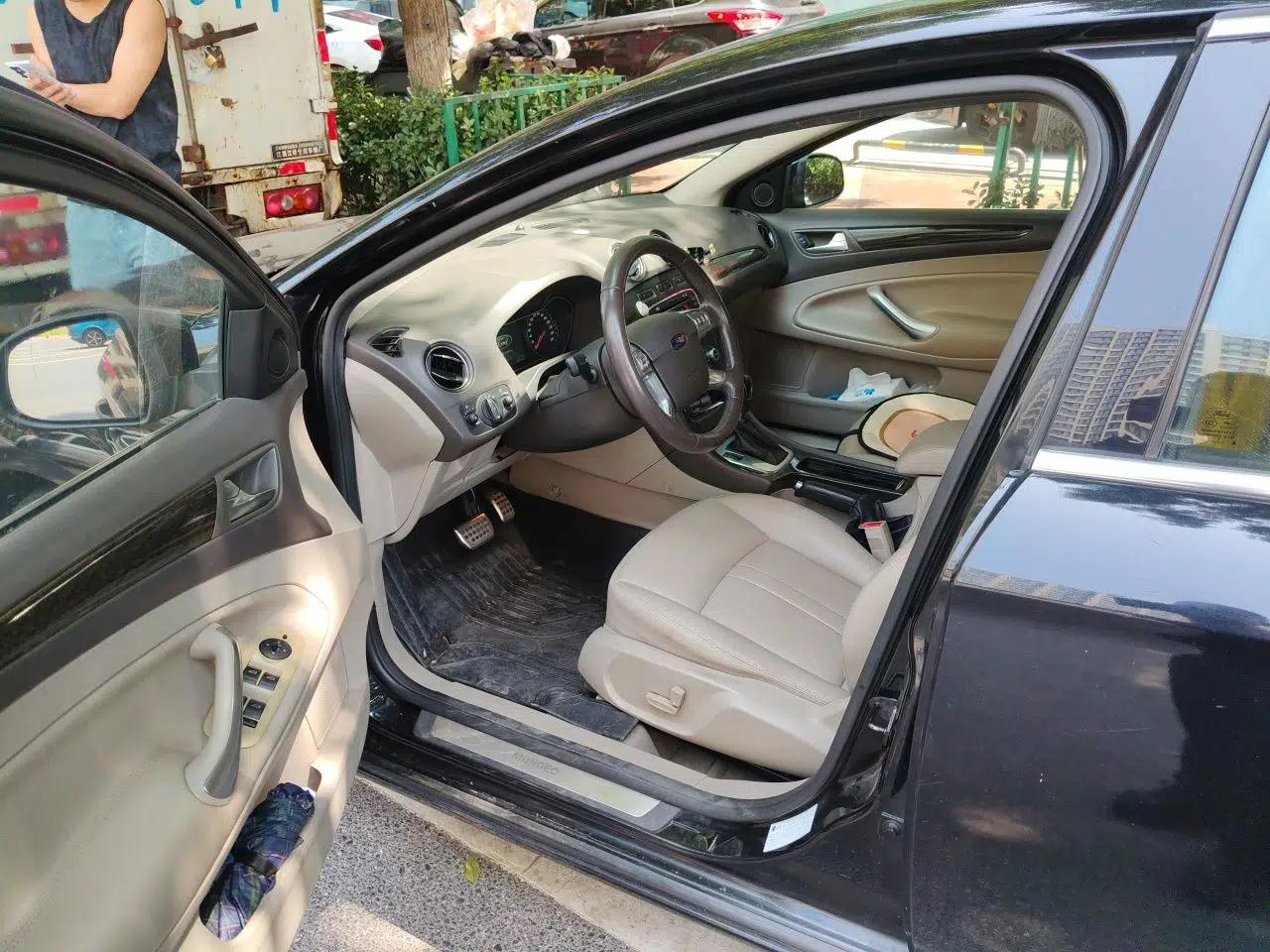 Ford Mondeo 2011 2.0L GTDi 200 Fashion Edition — миниатюра 16