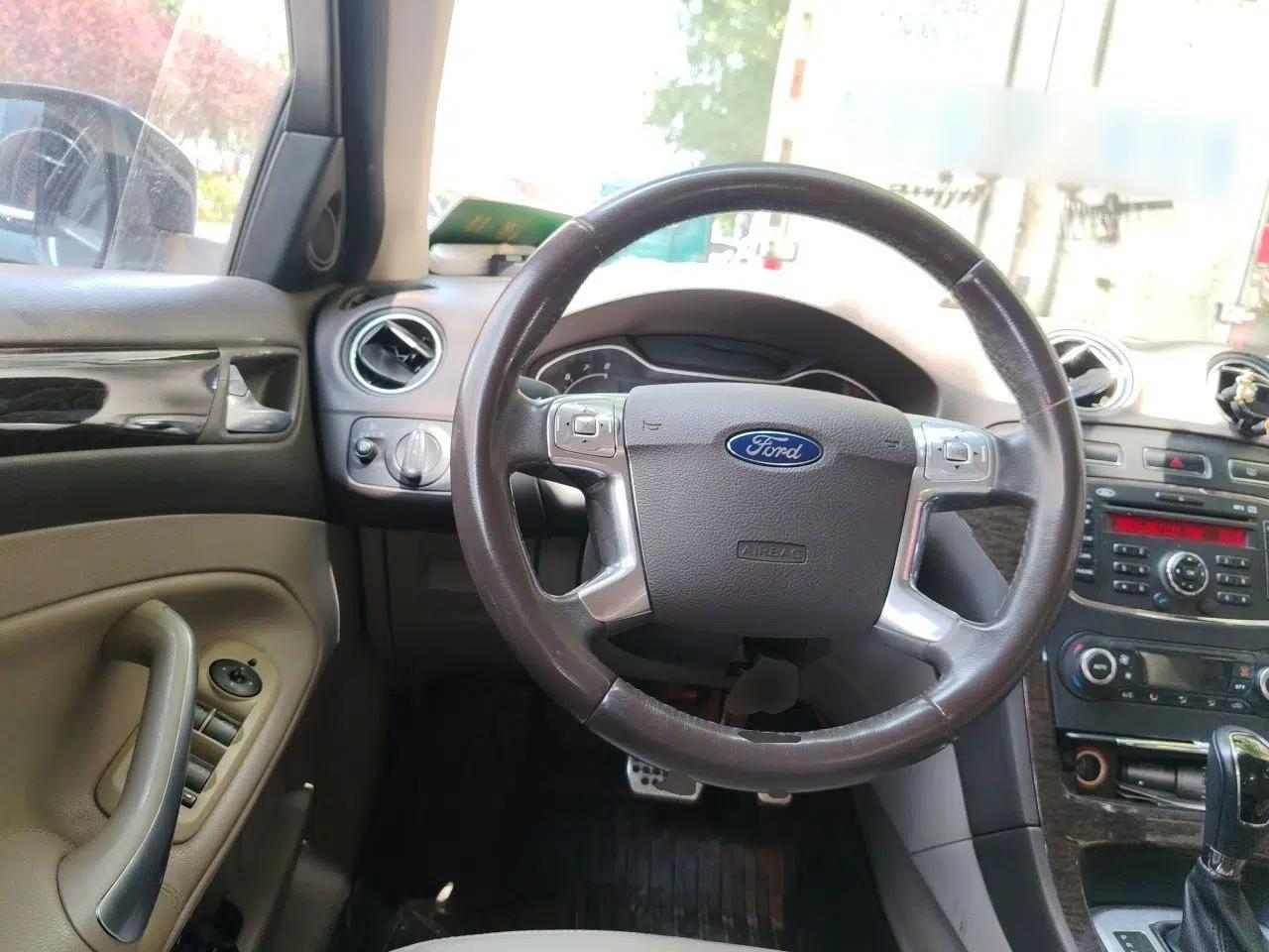Ford Mondeo 2011 2.0L GTDi 200 Fashion Edition — миниатюра 10