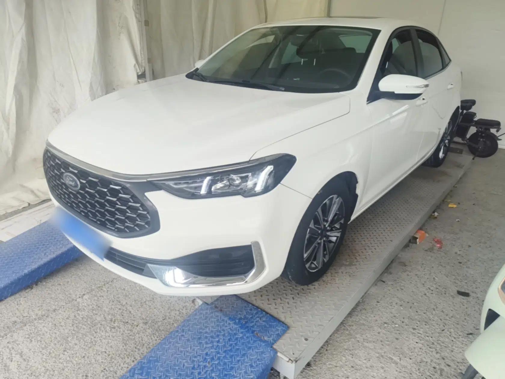 Ford Escort 2021 1.5L Automatic Diamond Edition — миниатюра 1