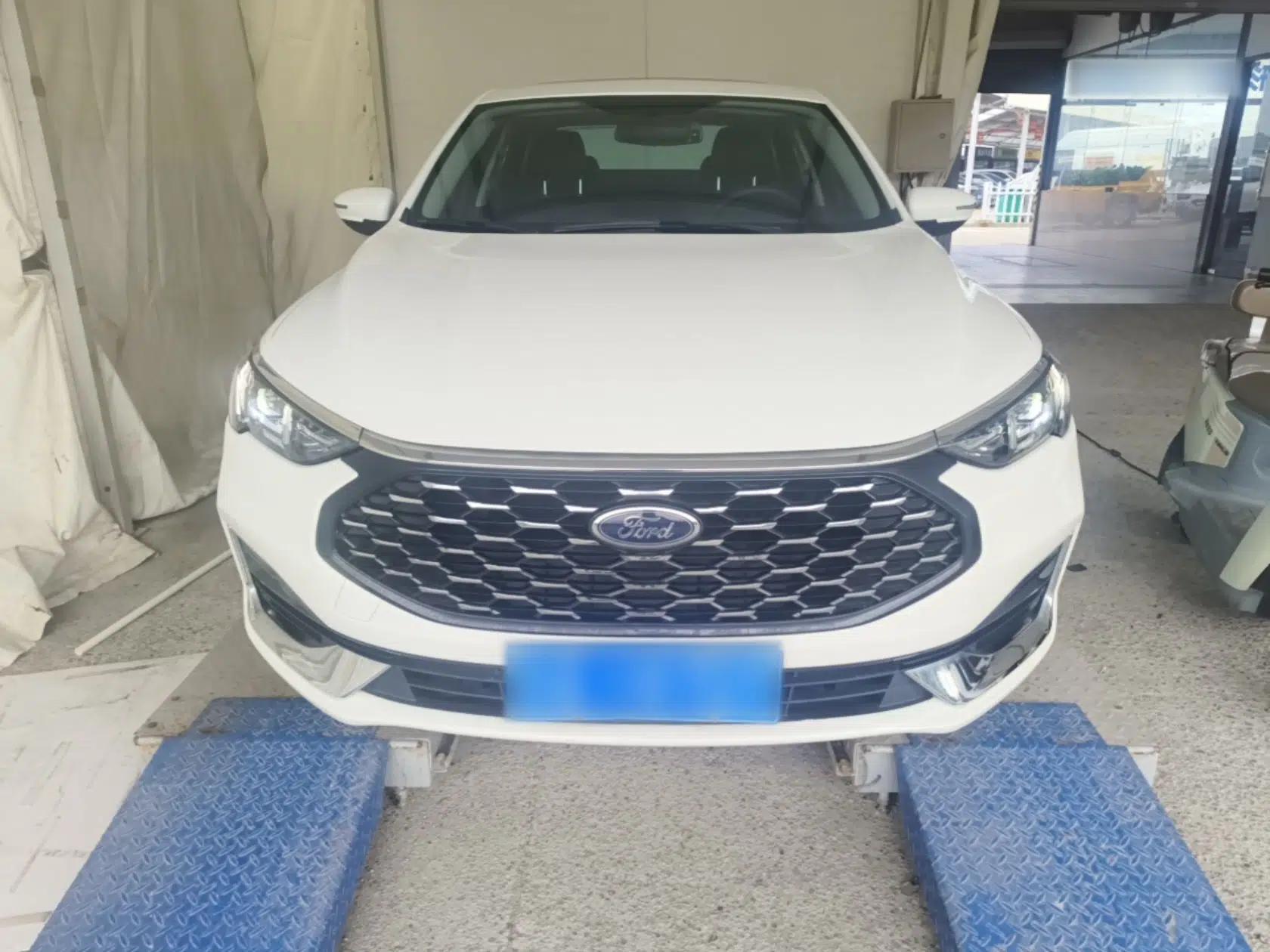 Ford Escort 2021 1.5L Automatic Diamond Edition — миниатюра 2