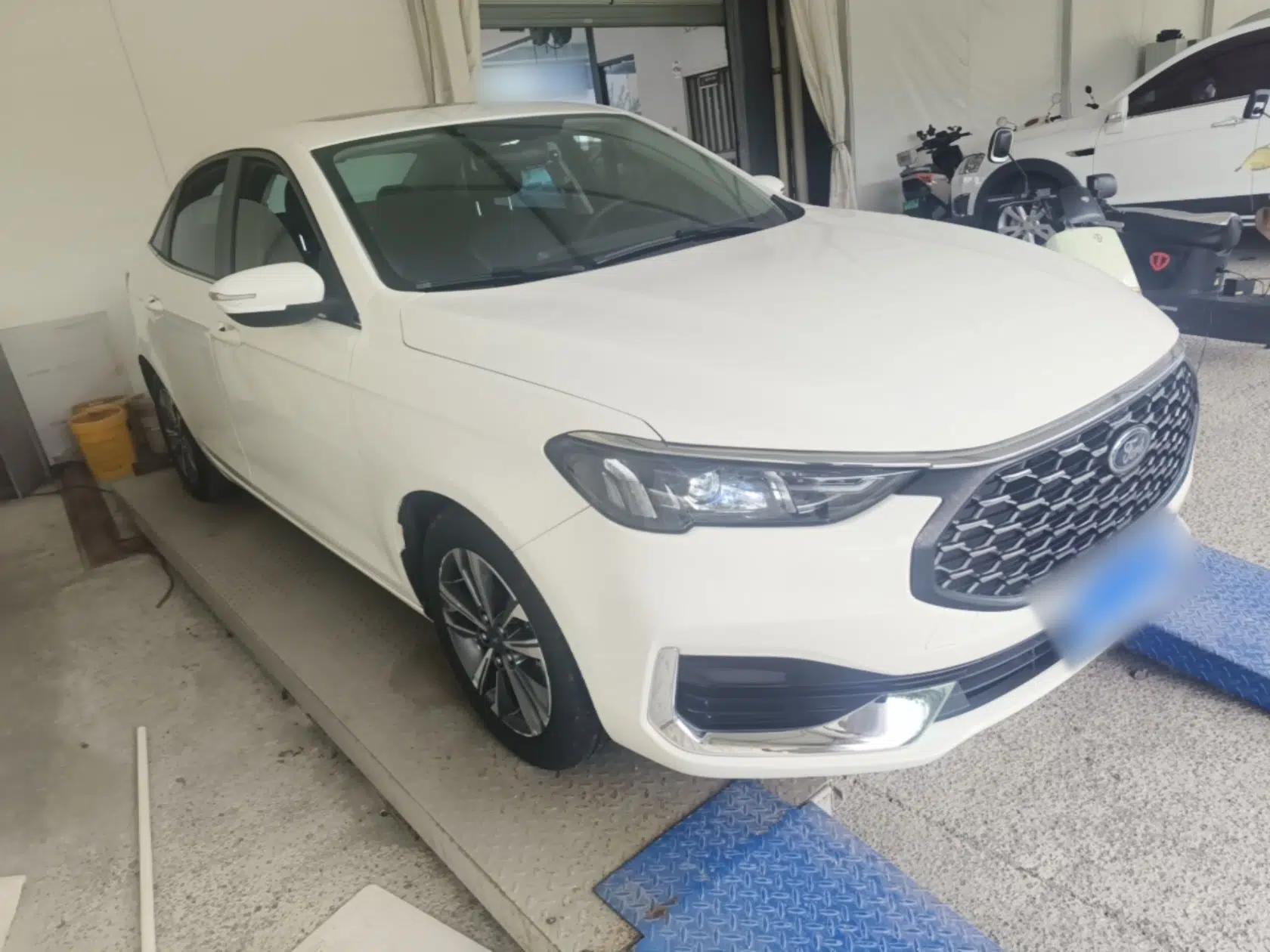 Ford Escort 2021 1.5L Automatic Diamond Edition — миниатюра 3