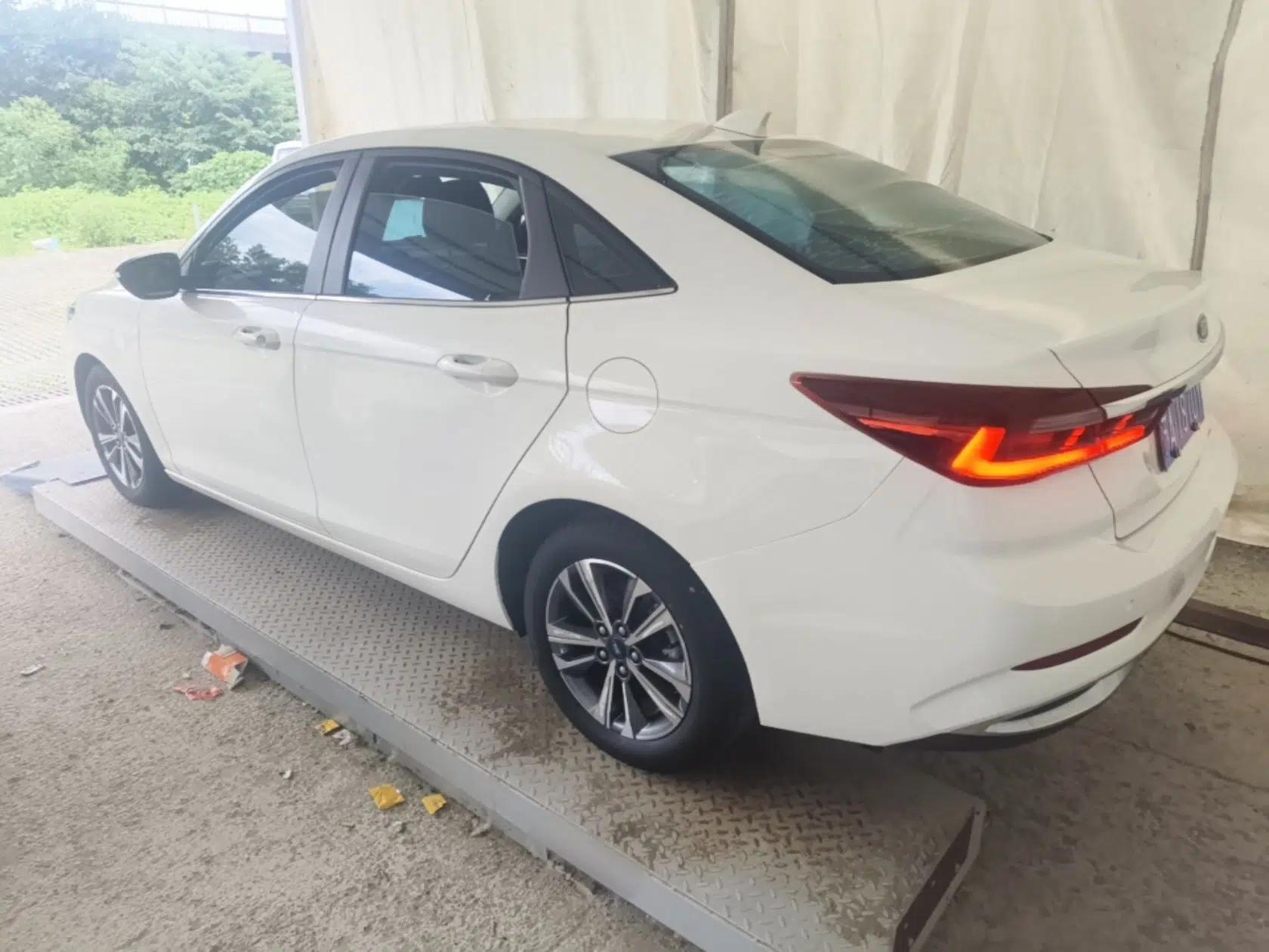 Ford Escort 2021 1.5L Automatic Diamond Edition — миниатюра 4