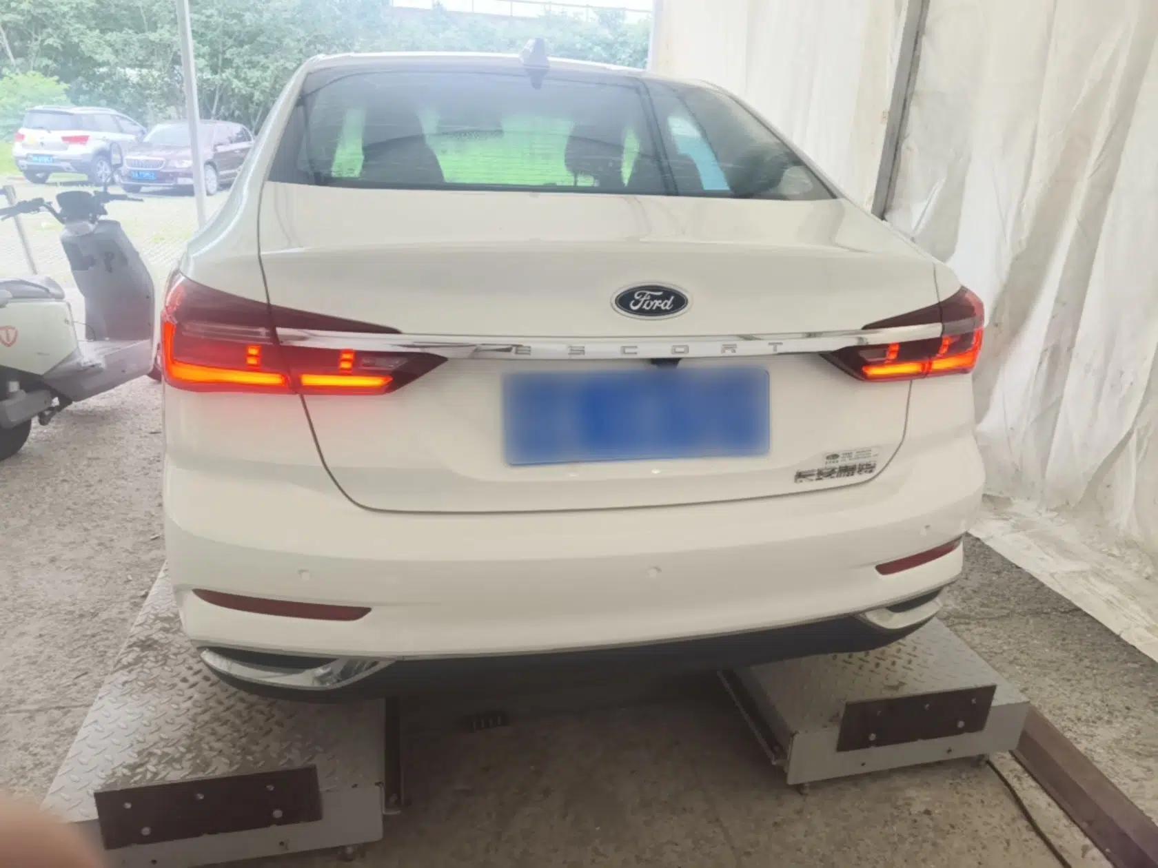 Ford Escort 2021 1.5L Automatic Diamond Edition — миниатюра 5