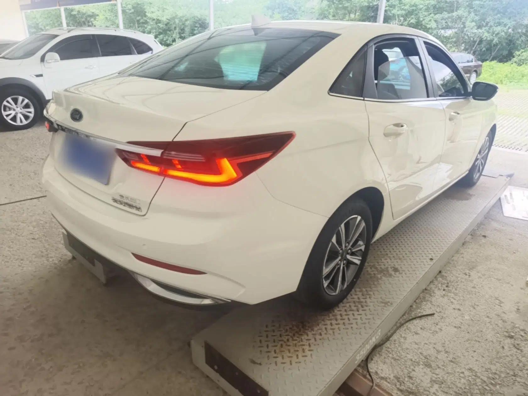Ford Escort 2021 1.5L Automatic Diamond Edition — миниатюра 6