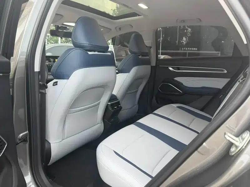 Geely Emgrand 2022 4th Generation 1.5L CVT Flagship Edition — миниатюра 12