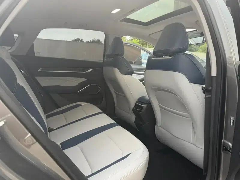 Geely Emgrand 2022 4th Generation 1.5L CVT Flagship Edition — миниатюра 13