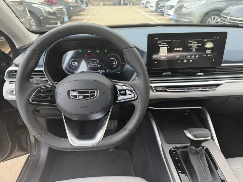 Geely Emgrand 2022 4th Generation 1.5L CVT Flagship Edition — миниатюра 9