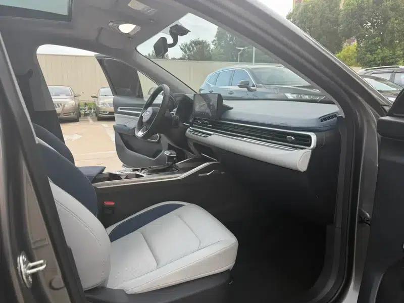 Geely Emgrand 2022 4th Generation 1.5L CVT Flagship Edition — миниатюра 10