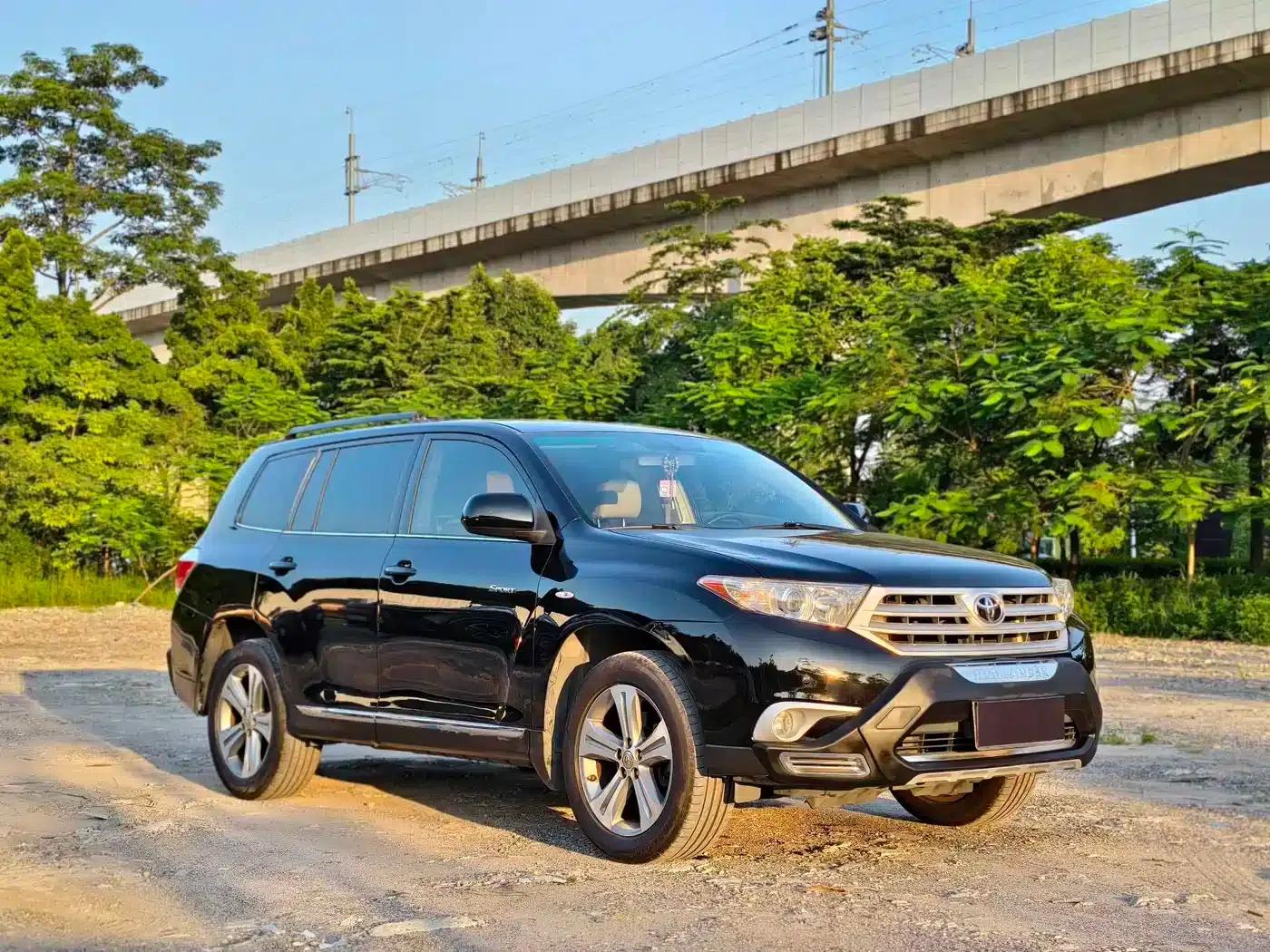 2012 Highlander 2.7L 2WD 7-seater Luxury Edition — миниатюра 3
