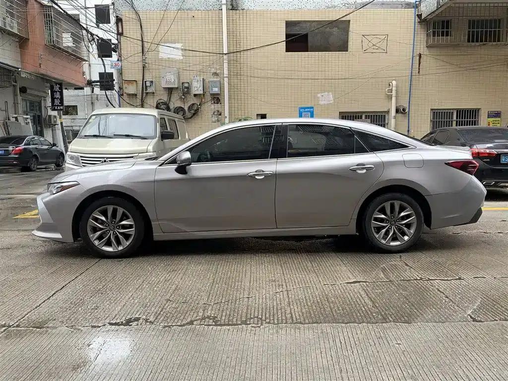 2021 Toyota Avalon 2.5L Luxury Edition — миниатюра 3