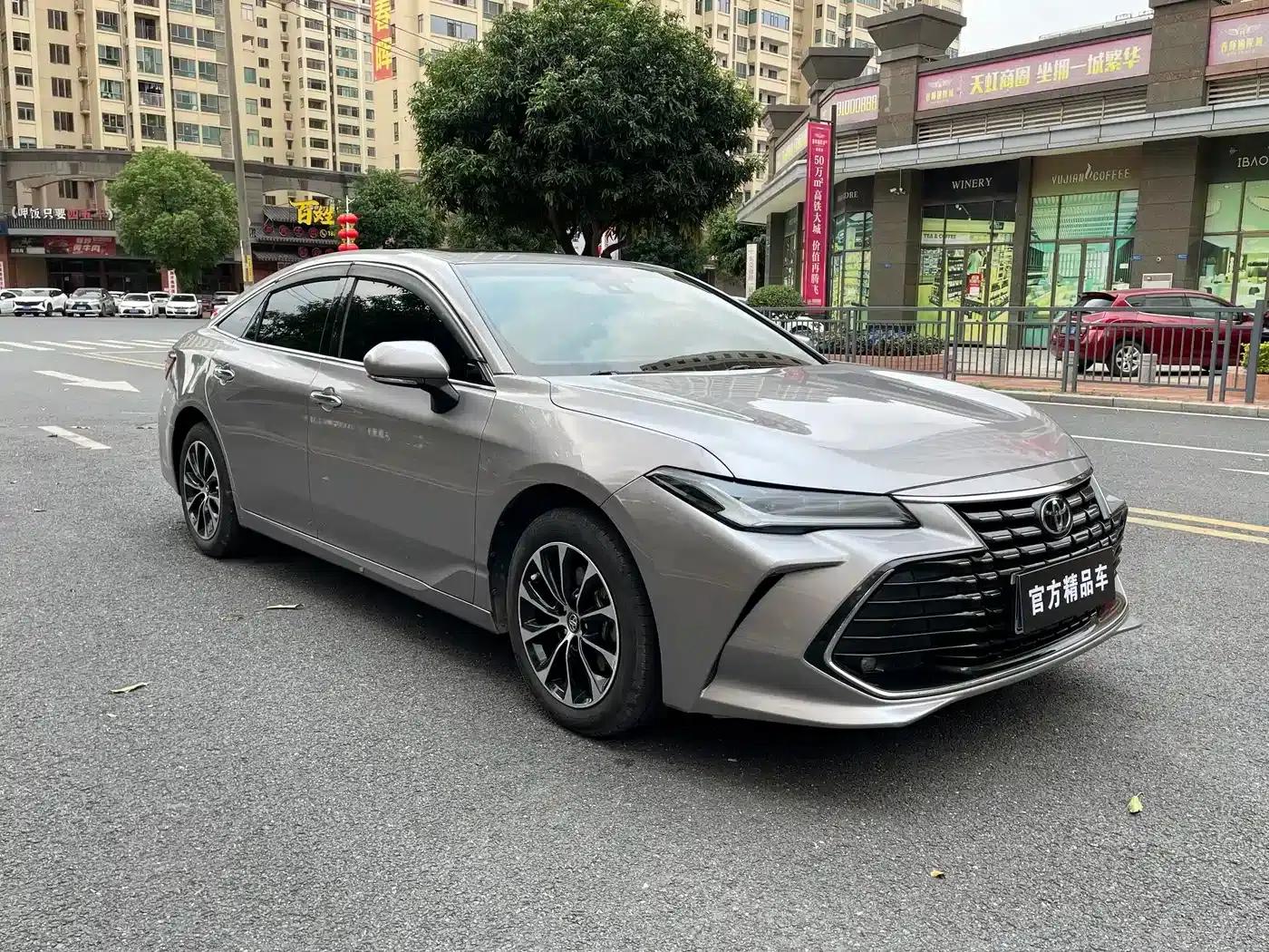2023 Toyota Avalon 2.0L Luxury Edition — миниатюра 3
