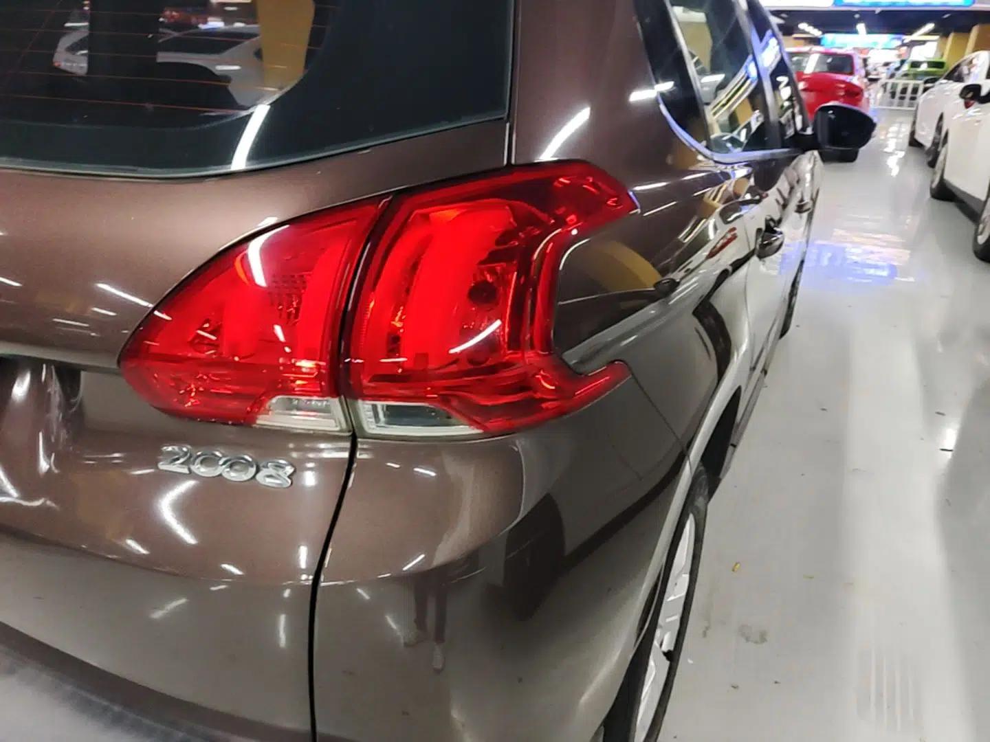 Peugeot 2008 2014 1.6L Automatic Trend Edition — миниатюра 9