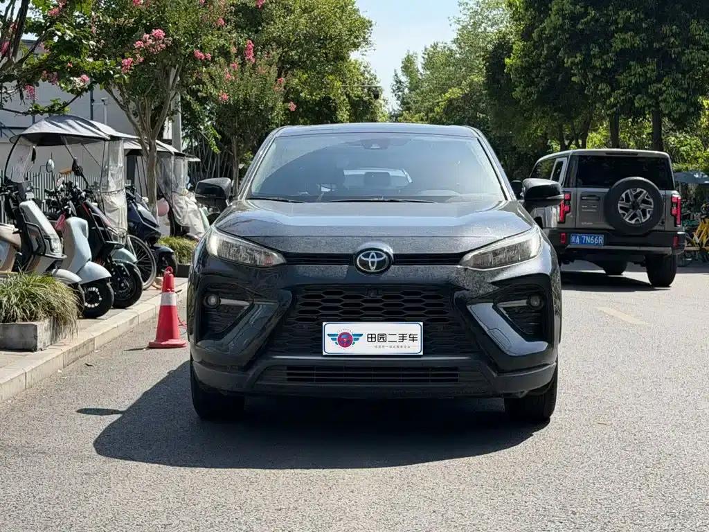 2022 Toyota RAV4 2.0L CVT 2WD Luxury Edition — миниатюра 2