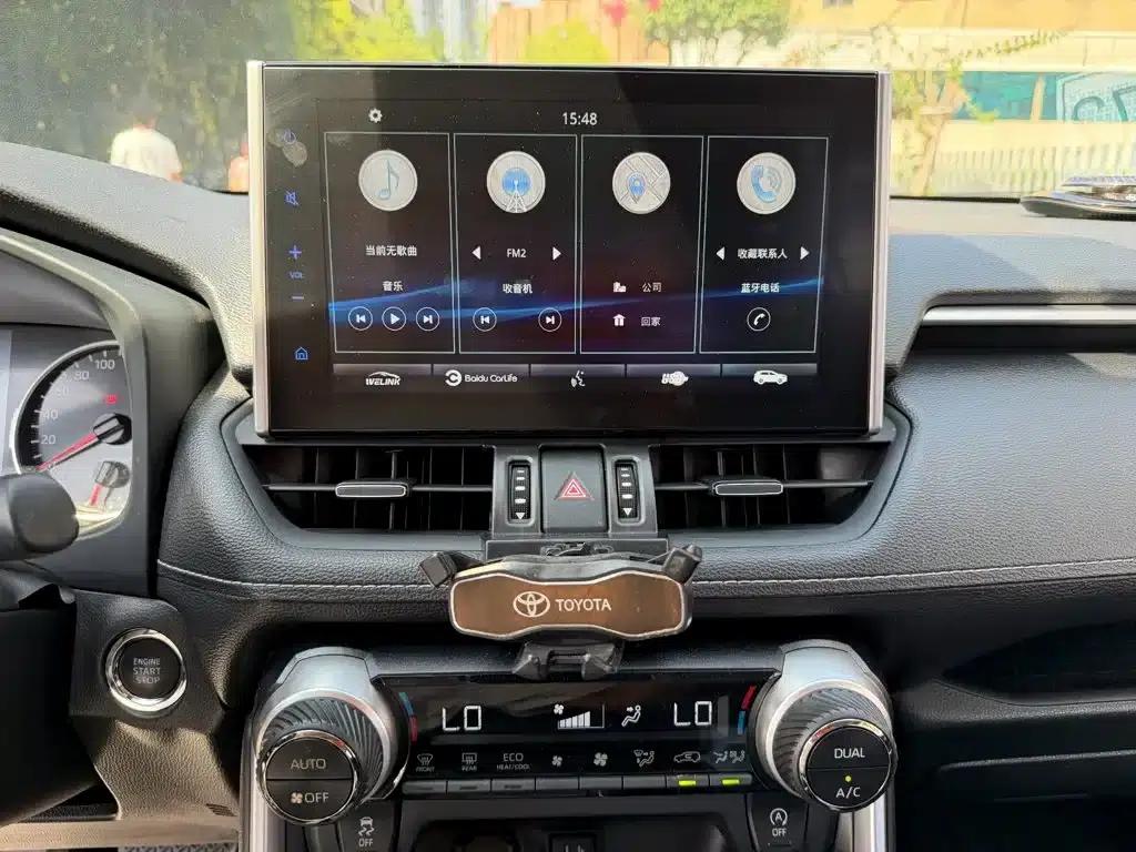2022 Toyota RAV4 2.0L CVT 2WD Luxury Edition — миниатюра 10