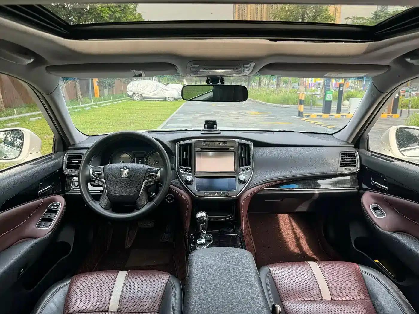 Crown 2017 2.0T Sport Edition — миниатюра 11