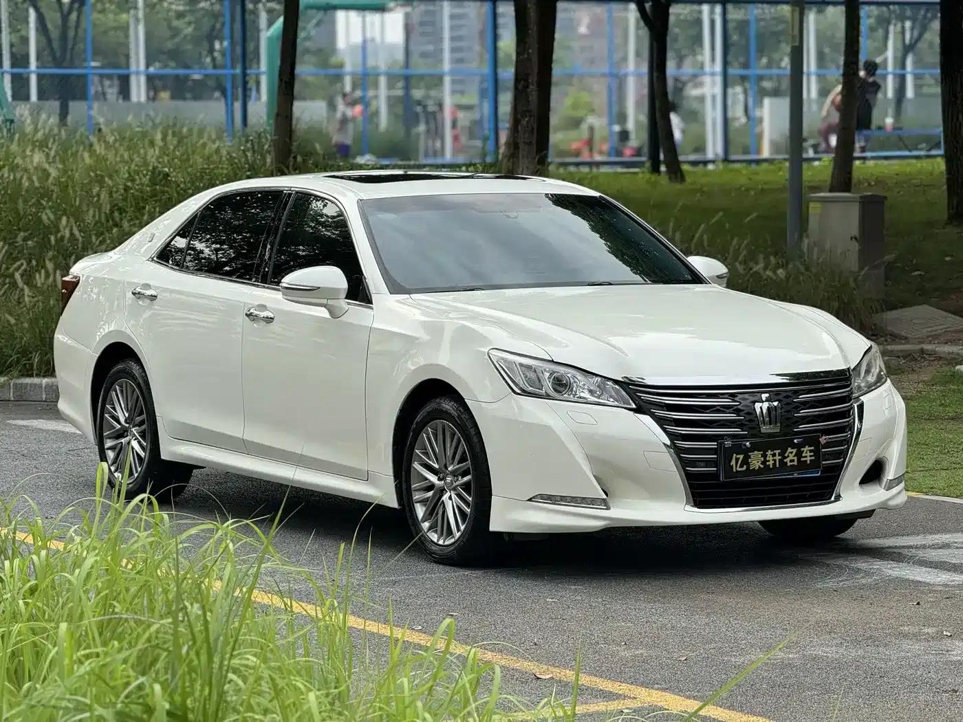 Crown 2017 2.0T Sport Edition — миниатюра 3