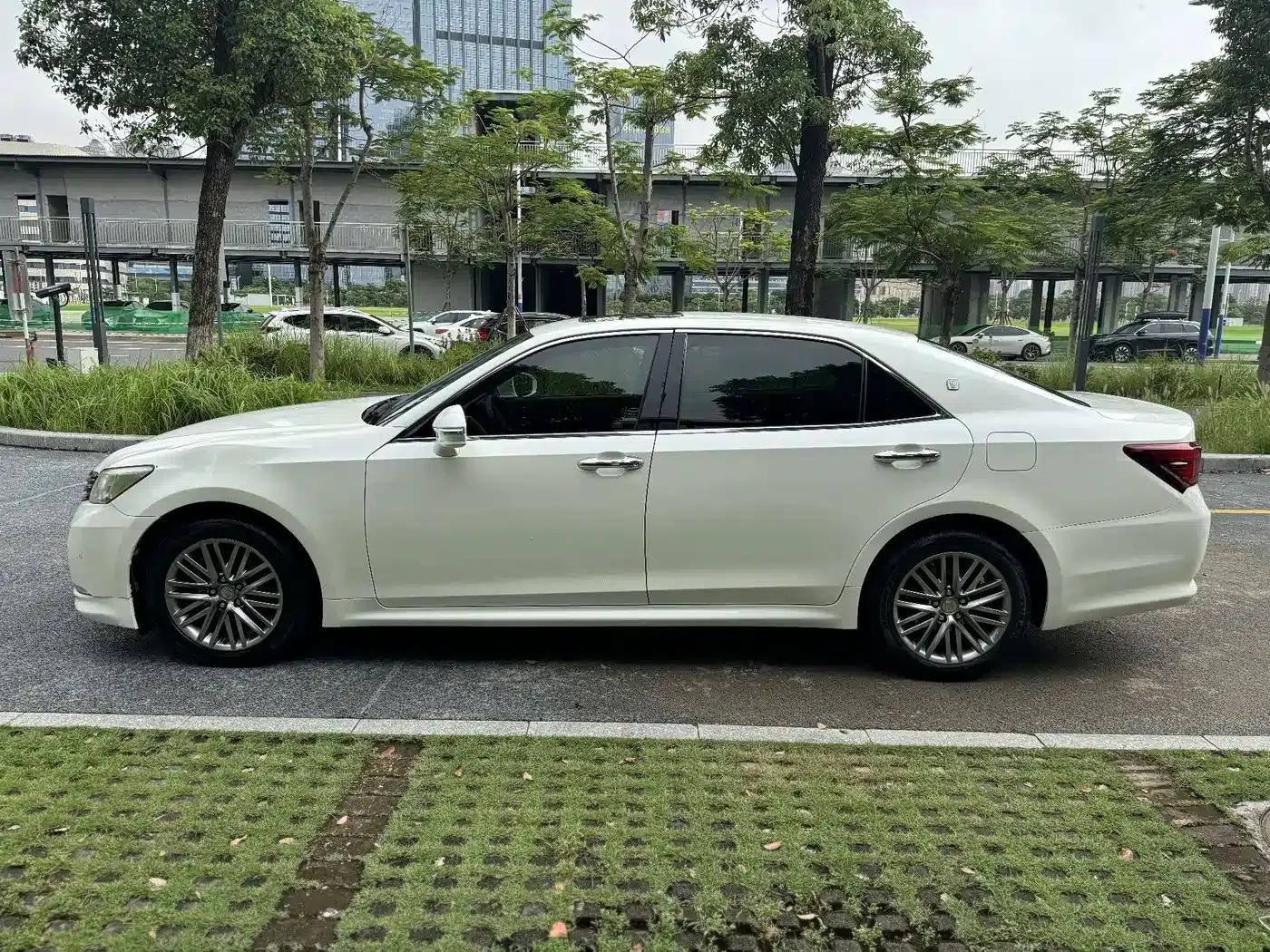 Crown 2017 2.0T Sport Edition — миниатюра 4