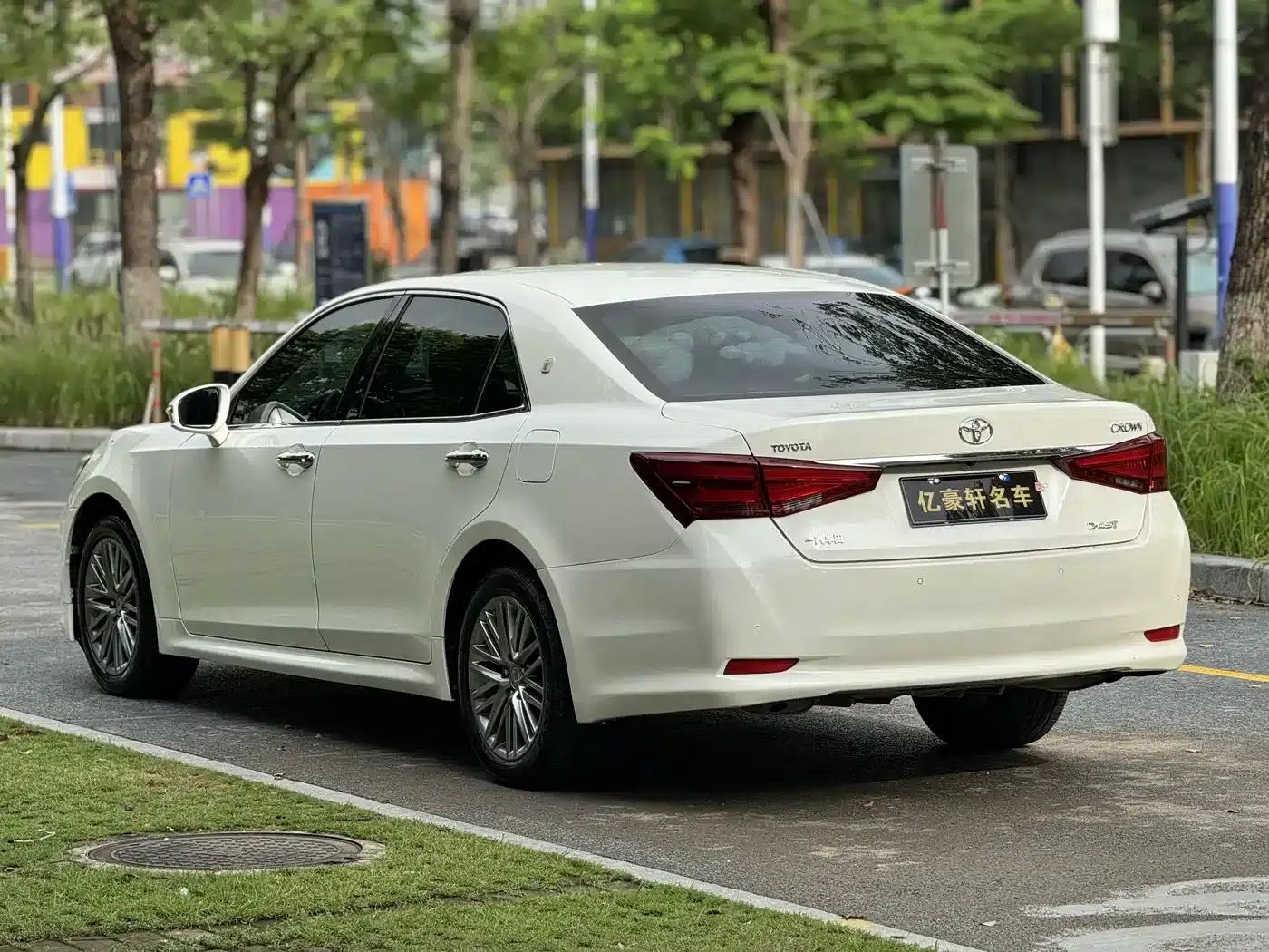 Crown 2017 2.0T Sport Edition — миниатюра 7