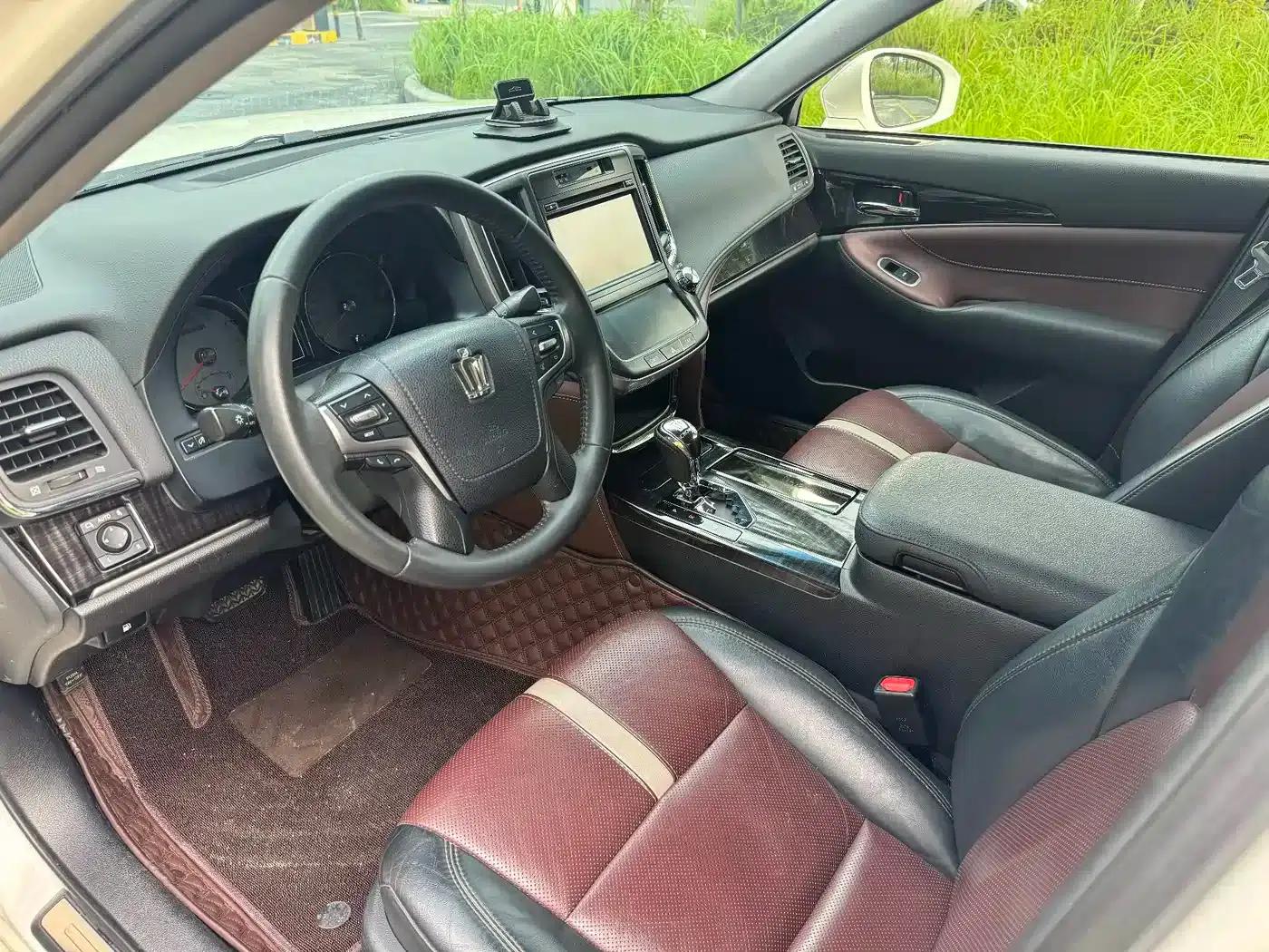 Crown 2017 2.0T Sport Edition — миниатюра 10