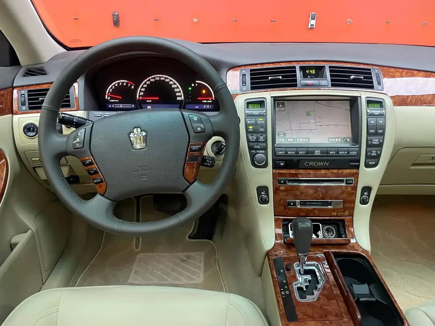 Crown 2007 2.5L Royal Special Edition — миниатюра 10