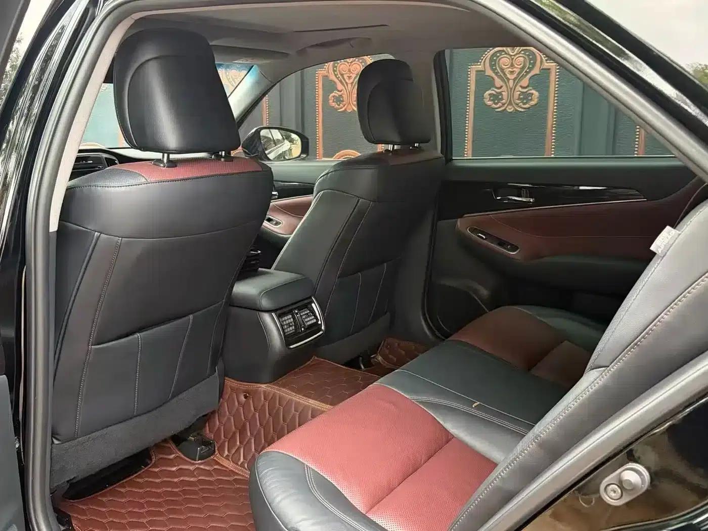 Crown 2018 2.0T Sport Edition — миниатюра 5