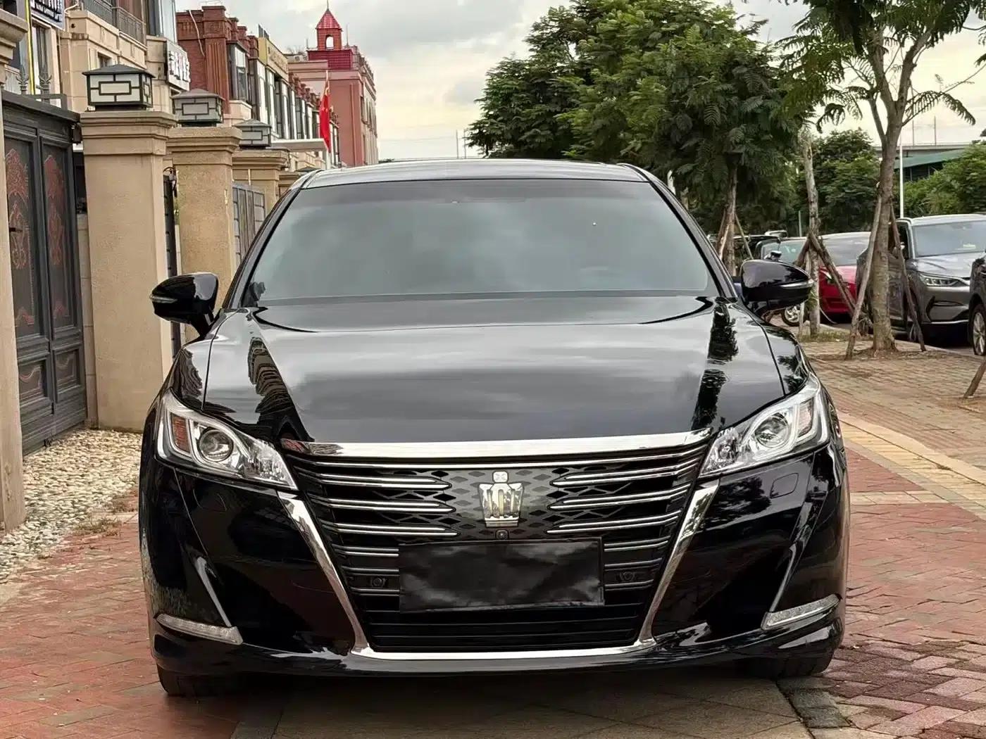 Crown 2018 2.0T Sport Edition — миниатюра 9