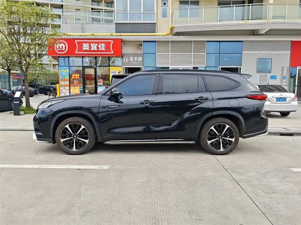 Crown Land Cruiser 2022 2.5L HEV 4WD Luxury Edition — миниатюра 3