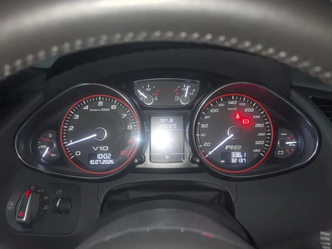 Audi R8 2010 5.2 FSI quattro — миниатюра 11