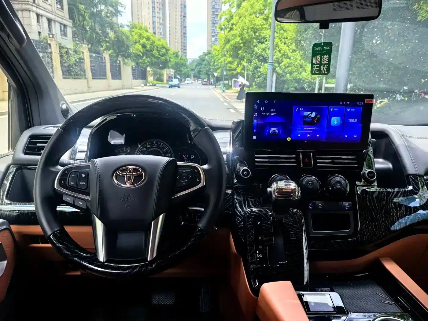2023 HIACE 3.5L Automatic — миниатюра 8