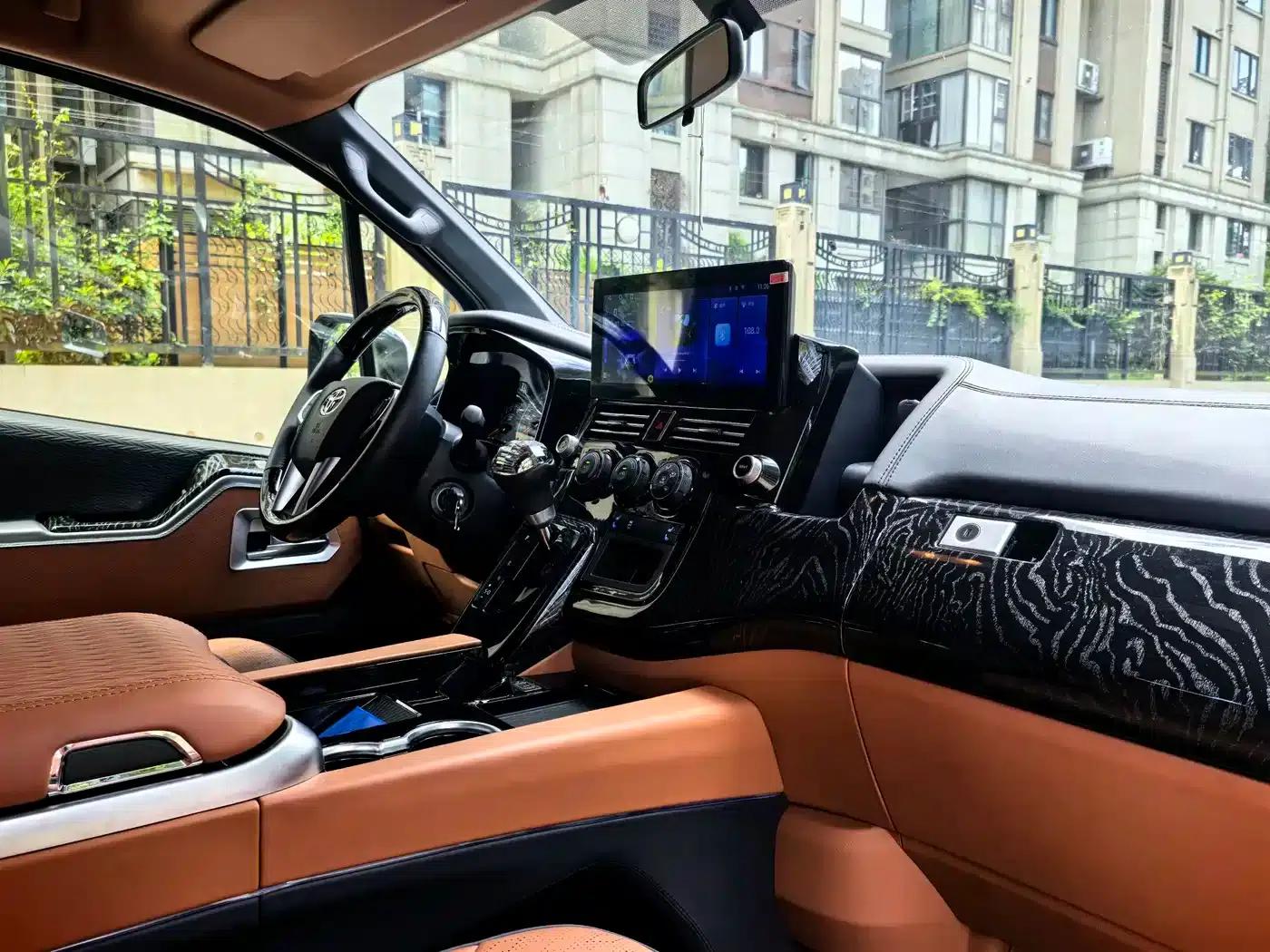 2023 HIACE 3.5L Automatic — миниатюра 9