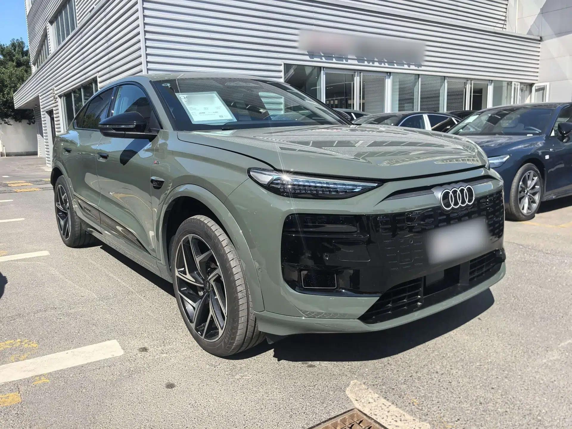 Audi Q6L Sportback e-tron 2026 First-Release Navigation Edition — миниатюра 12