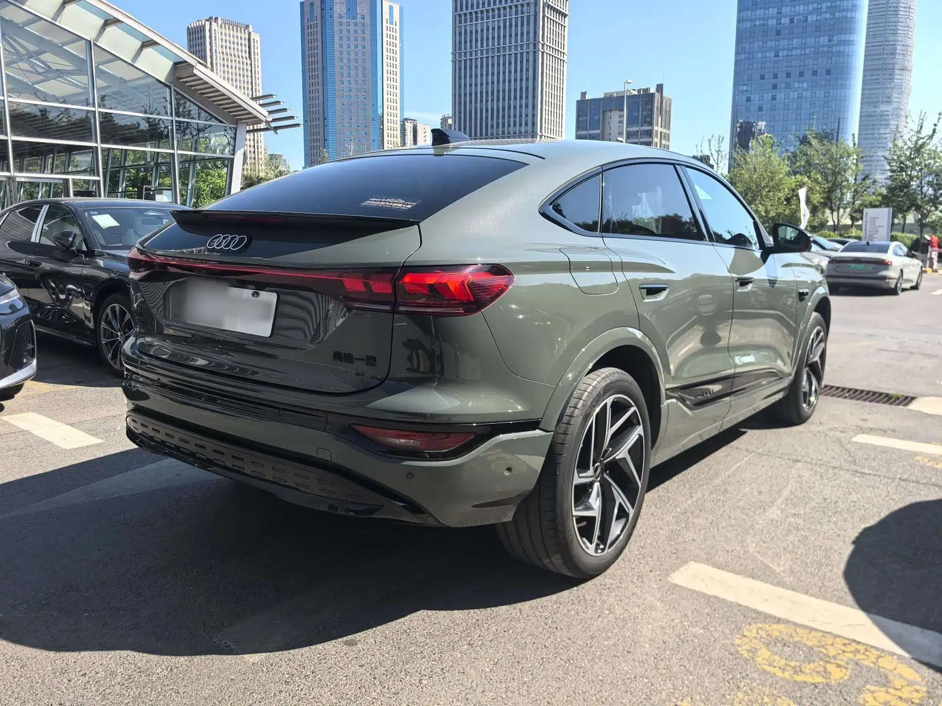 Audi Q6L Sportback e-tron 2026 First-Release Navigation Edition — миниатюра 14